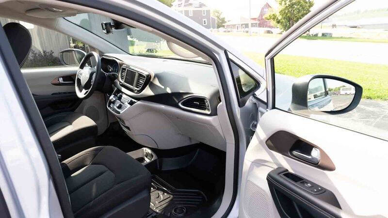 2023 Chrysler Voyager LX