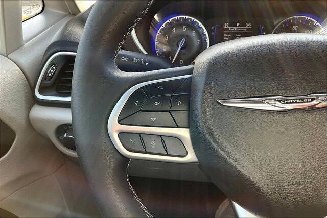 2022 Chrysler Voyager LX