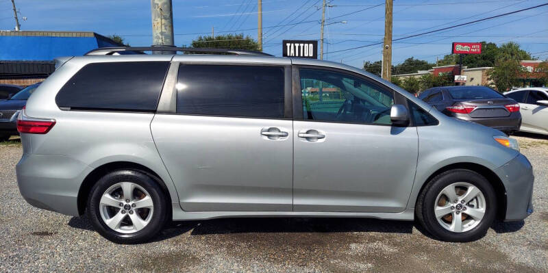 2019 Toyota Sienna LE 8-Passenger
