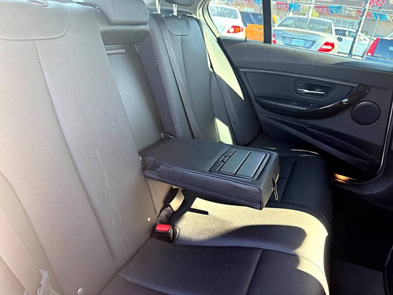 2015 BMW 3 Series 320i