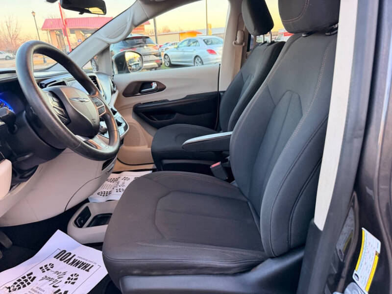 2019 Chrysler Pacifica LX