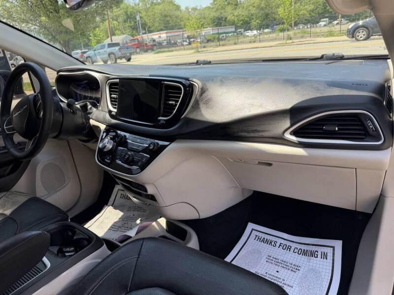 2022 Chrysler Pacifica Touring L