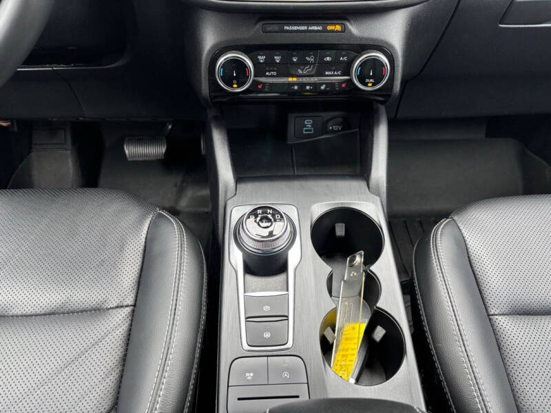 2022 Ford Escape SEL