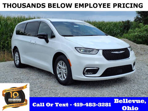 2025 Chrysler Pacifica Select