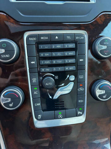 2015 Volvo XC70 T5 Drive-E Premier Plus