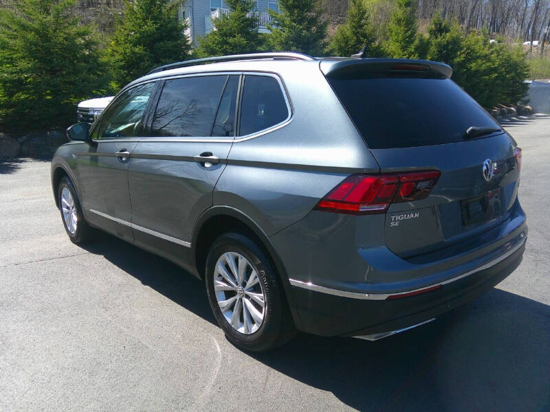 2018 Volkswagen Tiguan SE photo 3