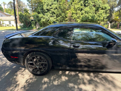 2017 Dodge Challenger 392 HEMI Scat Pack Shaker
