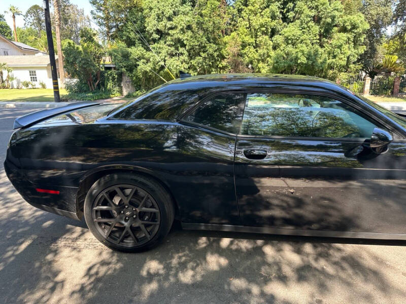2017 Dodge Challenger 392 HEMI Scat Pack Shaker