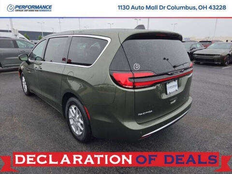 2027 Chrysler Pacifica Select