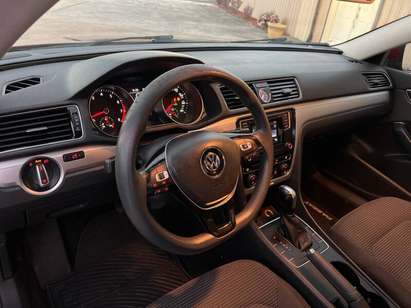 2016 Volkswagen Passat S photo 5