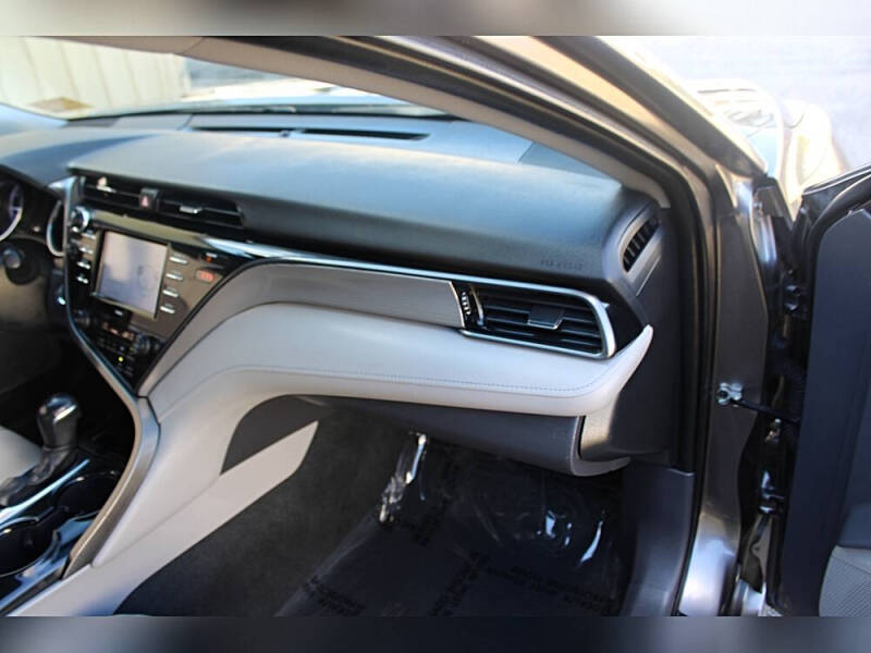 2020 Toyota Camry Hybrid SE