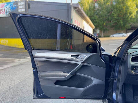 2016 Volkswagen Golf TSI S