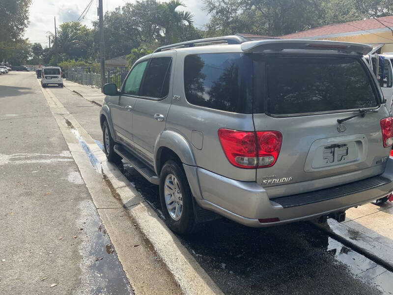 2005 Toyota Sequoia SR5