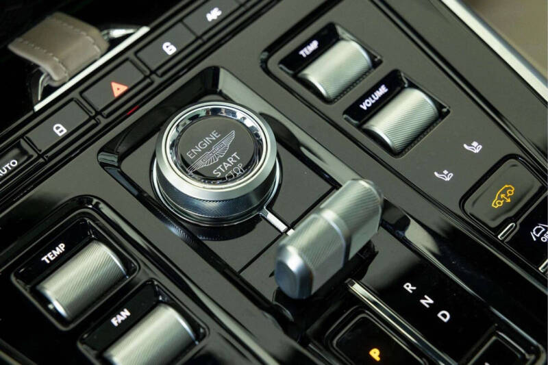 2025 Aston Martin DBX 707