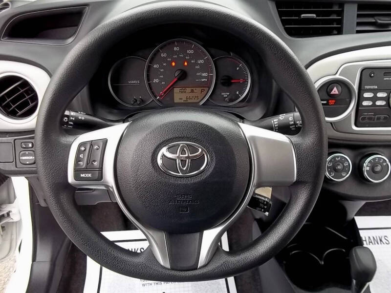 2014 Toyota Yaris 5-Door LE