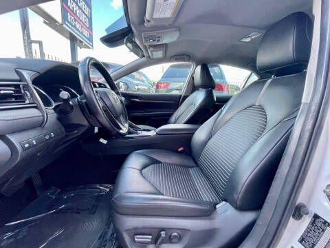 2020 Toyota Camry SE