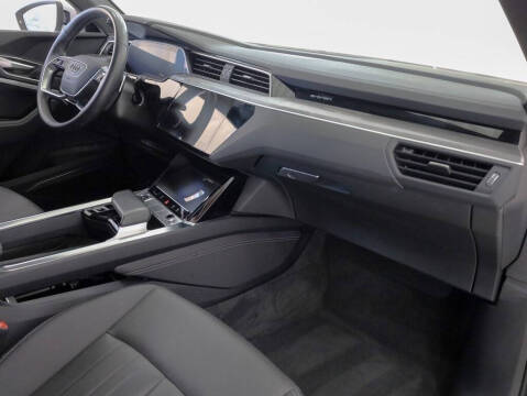 2023 Audi e-tron quattro Premium Plus