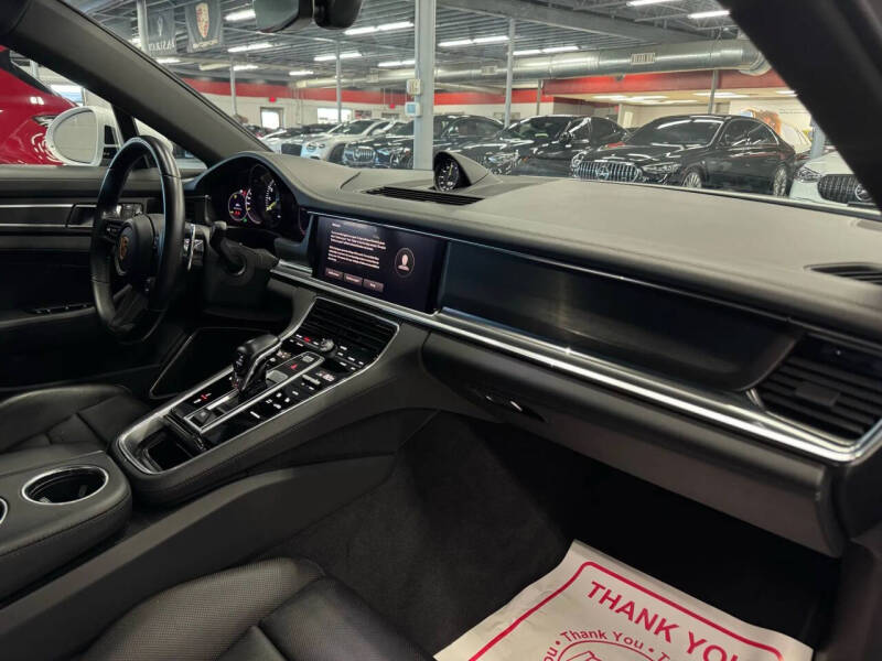 2023 Porsche Panamera 4 E-Hybrid Platinum Edition