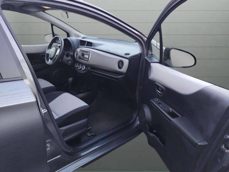 2014 Toyota Yaris 5-Door LE