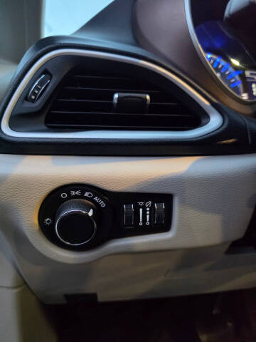 2021 Chrysler Voyager LX