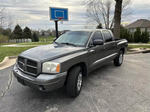 2006 Dodge Dakota for sale at A-1 USED CARS PLUS in Pleasant Valley MO