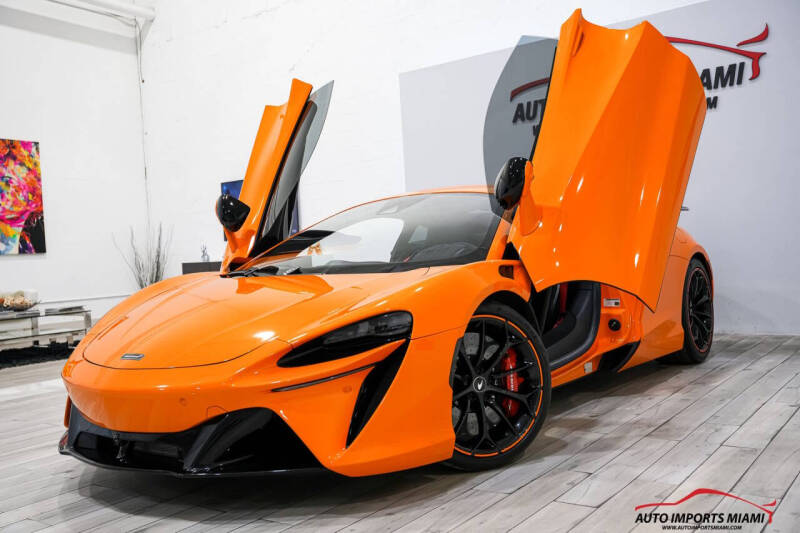 2023 McLaren Artura