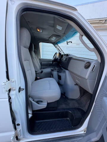 2009 Ford E-Series E-150 XL