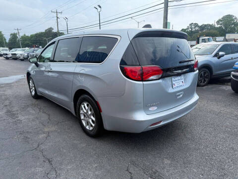 2023 Chrysler Voyager LX