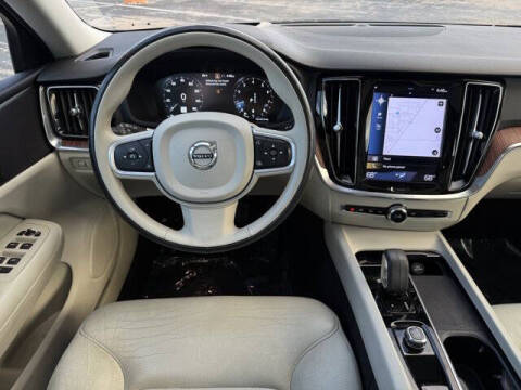 2022 Volvo S60 B5 Momentum