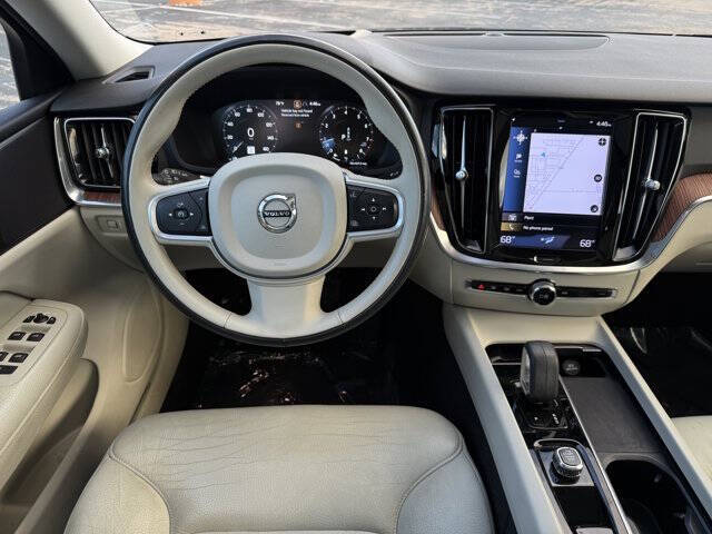 2022 Volvo S60 B5 Momentum