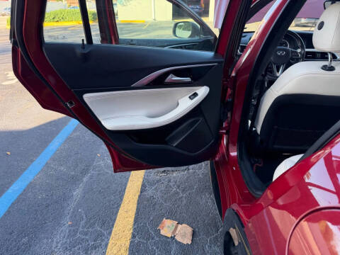 2017 Infiniti QX30 Premium