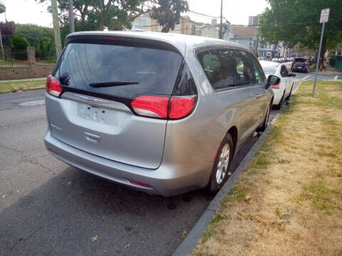 2020 Chrysler Voyager LX