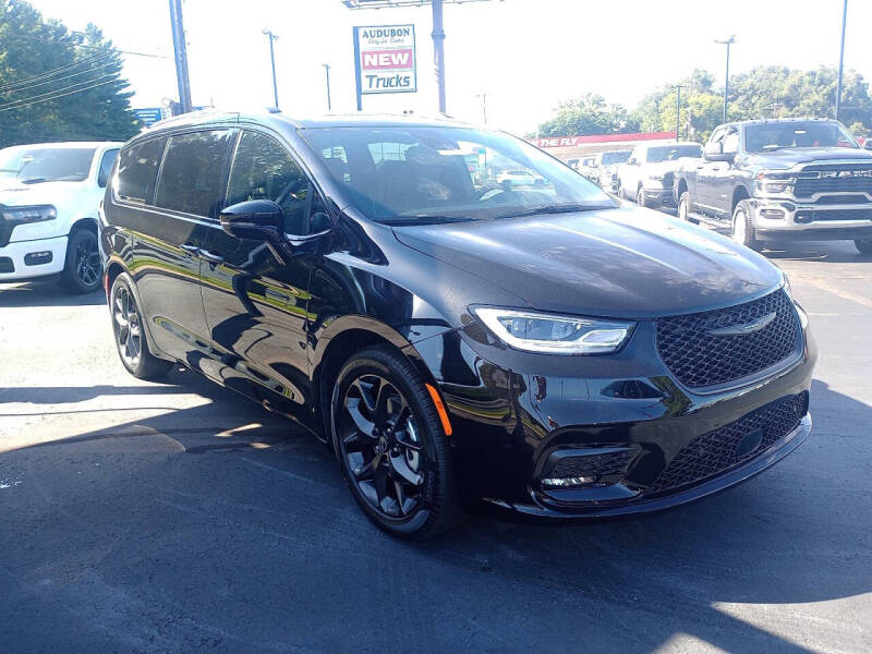 2026 Chrysler Pacifica Limited's photo