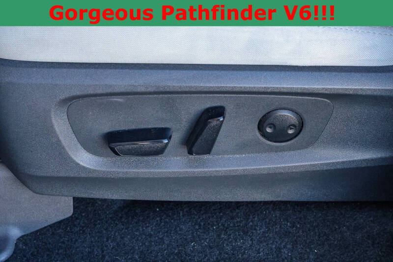 2022 Nissan Pathfinder SV