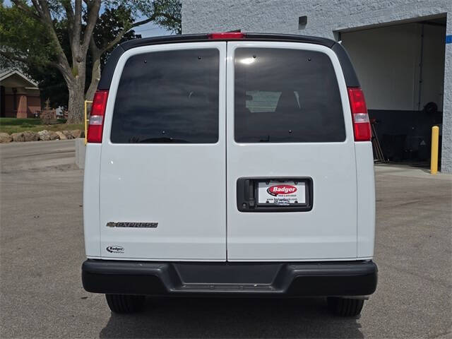 2025 Chevrolet Express LS 3500