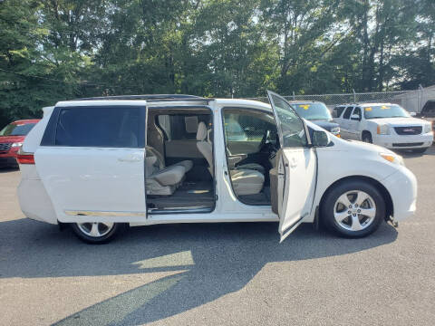 2015 Toyota Sienna LE 8-Passenger