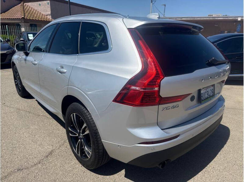2019 Volvo XC60 T8 eAWD Momentum