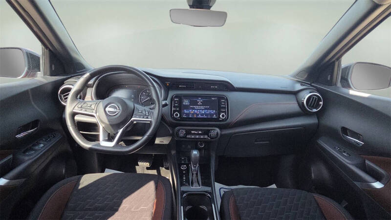 2023 Nissan Kicks SR