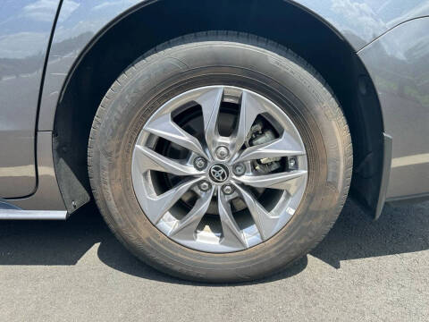 2024 Toyota Sienna LE 8-Passenger