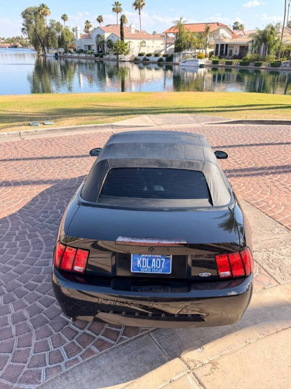 2004 Ford Mustang Deluxe