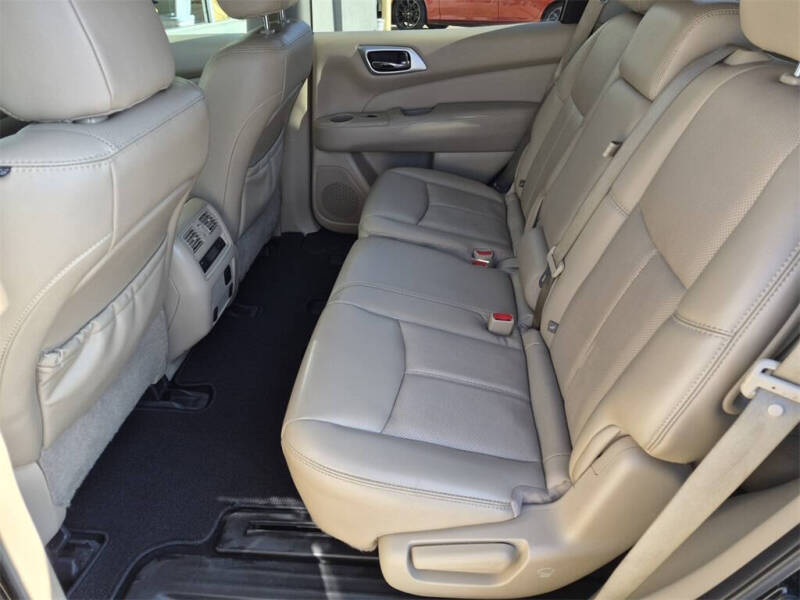 2017 Nissan Pathfinder Platinum