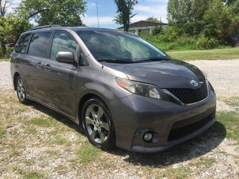 2011 Toyota Sienna for sale at Hitt & Mis Auto in Cape Girardeau MO