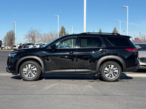 2022 Nissan Pathfinder SV