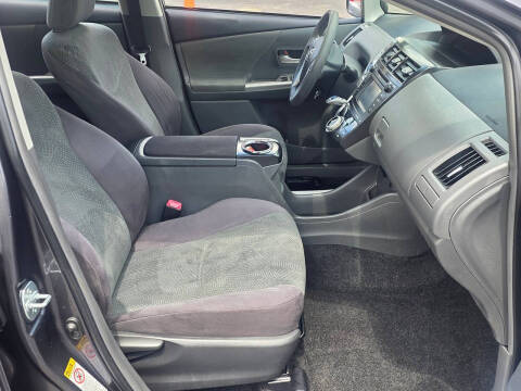 2014 Toyota Prius v Five