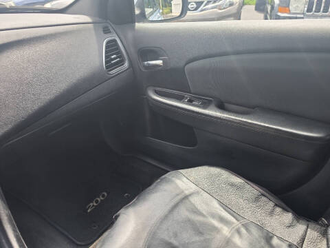 2012 Chrysler 200 LX