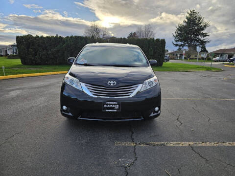 2017 Toyota Sienna XLE Premium 8-Passenger