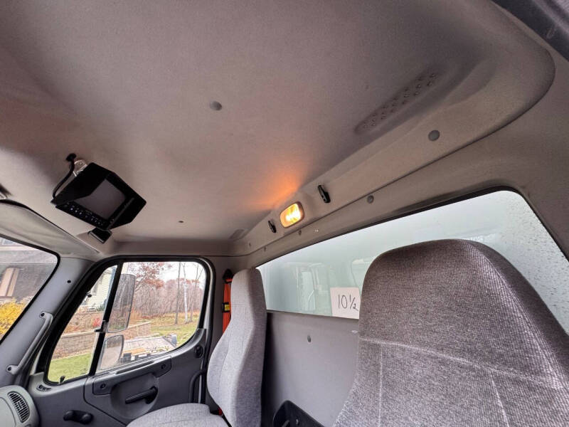 2018 Freightliner M2 106