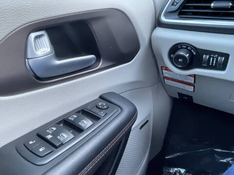 2019 Chrysler Pacifica Touring L Plus 35th Anniversary