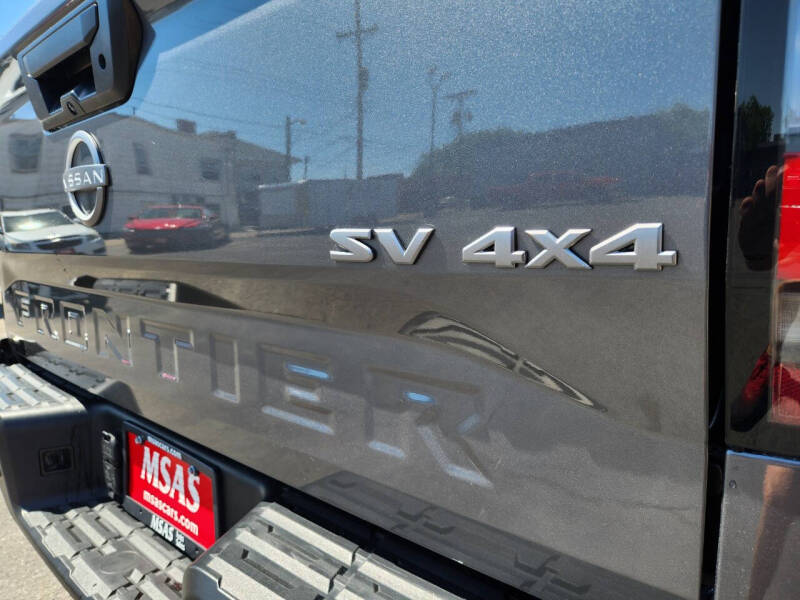 2024 Nissan Frontier SV