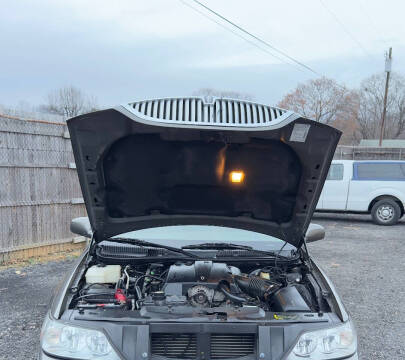 2003 Lincoln Town Car Signature